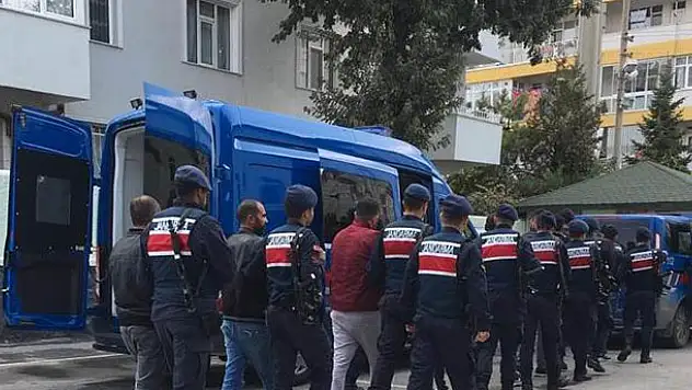 Konya'da jandarmadanuyuşturucu tacirlerine operasyon: 8 gözaltı