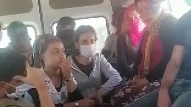 Konya'da jandarmanın durdurduğu minibüsten 31 yolcu çıktı