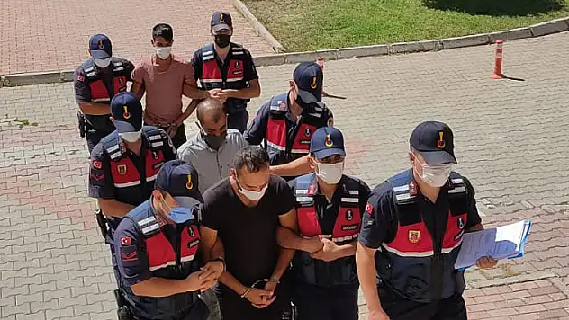 Konya'da kablo hırsızları suçüstü: 3 kişi gözaltında


