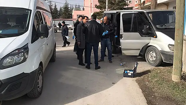 Konya'da kaçak göçmen taşıyan ehliyetsiz sürücü ile polisin kovalamacası! Yakalandı