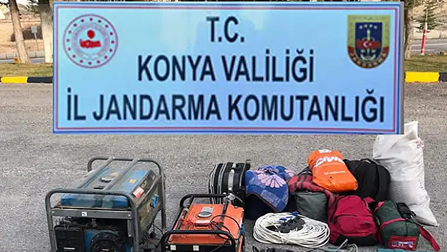 Konya'da kaçak kazı yapan 8 kişi jandarmaya yakalandı