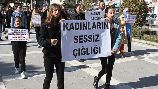 Konya'da kadın ve çocuk cinayetlerine tepki yürüyüşü düzenlendi