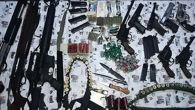 Konya'da kafelere denetim: 10 tane silah ele geçirildi