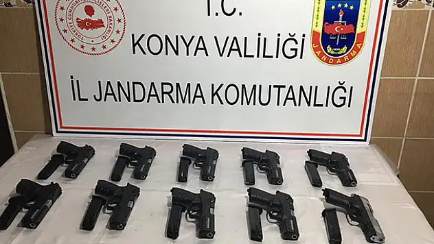 Konya'da kahvehane işletmecisinin otomobilinden 10 tabanca çıktı