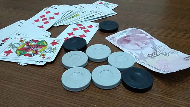 Konya'da kahvehaneye kumar operasyonu: Suçüstü yakalandılar!