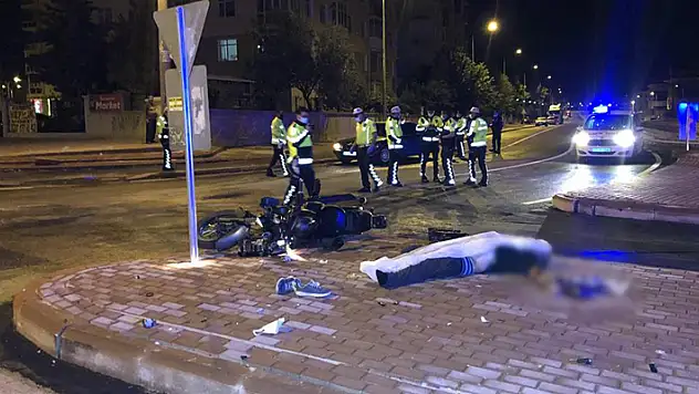 Konya'da kaldırıma çarpan motosikletin sürücüsü hayatını kaybetti
