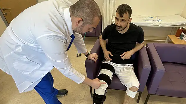 Konya'da kaldırımdan düşünce diz bağları kopan hasta, tendon nakliyle ayağa kalktı
