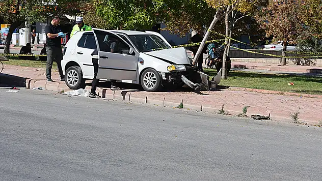 Konya'da kalp krizi geçiren sürücü ağaca çarparak durabildi
