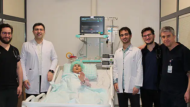 Konya'da kalp pili takılan 103 yaşındaki kadın sağlığına kavuştu