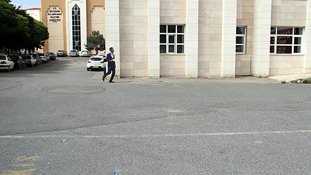 Konya'da kampüste yanlış okula giren aday geç kalınca sınava alınmadı