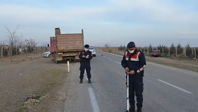 Konya'da kamyon ile otomobil çarpıştı: 3 yaralı