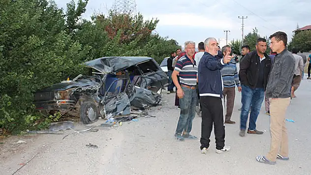 Konya'da kamyon ile otomobil çarpıştı: 5 yaralı