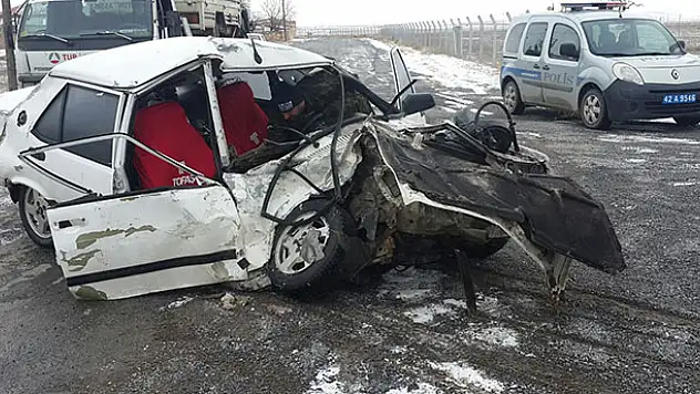 Konya'da kamyon ile otomobil çarpıştı : 5 yaralı