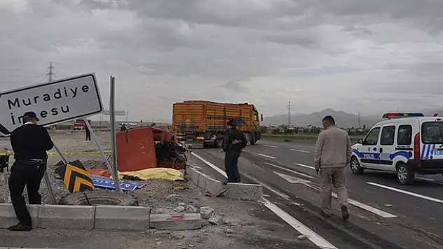 Konya'da kamyon ile traktör çarpıştı: 1 ölü