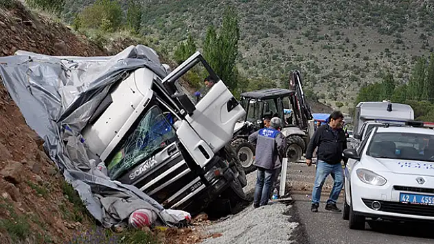 Konya'da kamyon iş makinesine çarptı: 1 ölü, 1 yaralı