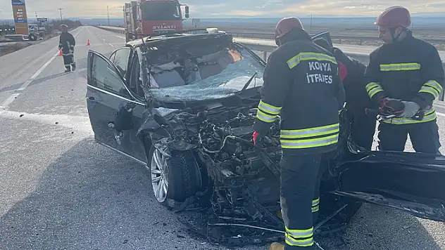 Konya'da kamyona arkadan çarpan otomobildeki 2 kişi yaralandı

