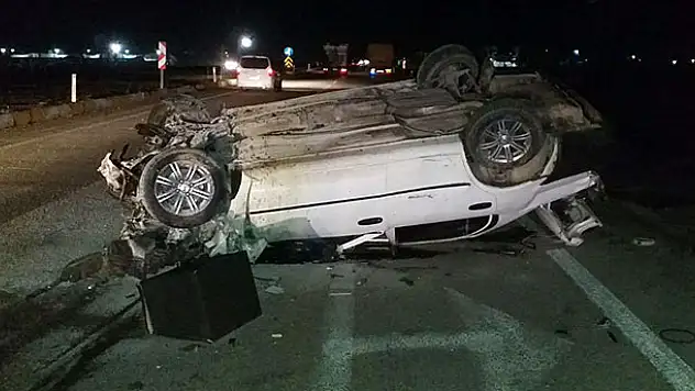 Konya'da kamyona çarpan otomobil takla attı: 2 yaralı