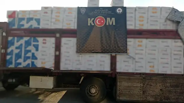 Konya'da kamyonda milyonlarca makaron ele geçirildi, 1 kişi gözaltına alındı
