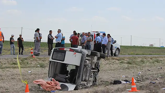 Konya'da kamyonet devrildi: 1 ölü, 1 yaralı