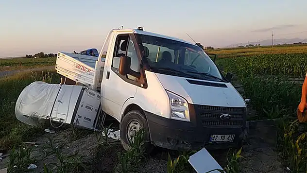 Konya'da kamyonet devrildi: 3 yaralı