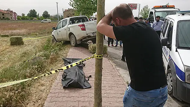 Konya'da kamyonet direğe çarptı, 19 yaşındaki genç hayatını kaybetti