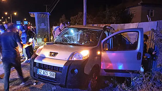 Konya'da kamyonet ile hafif ticari araç çarpıştı: 3 yaralı