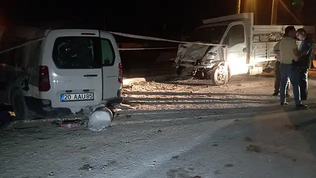 Konya'da kamyonet ile hafif ticari aracın çarpıştığı kazada 1 ölü, 3 yaralı
