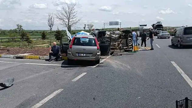 Konya'da kamyonet ile otomobilin çarpıştığı kazada 5 kişi yaralandı
