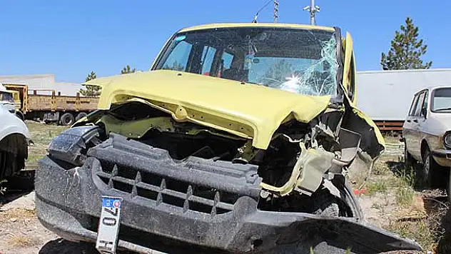 Konya'da kamyonet ile pikap çarpıştı: 3 yaralı