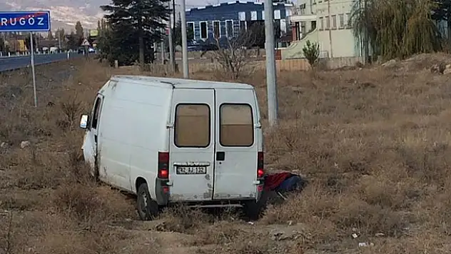 Konya'da kamyonet şarampole devrildi: 1 ölü, 1 yaralı
