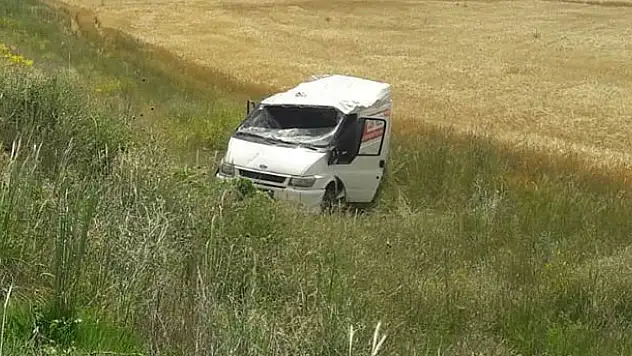 Konya'da kamyonet şarampole yuvarlandı: 2 yaralı