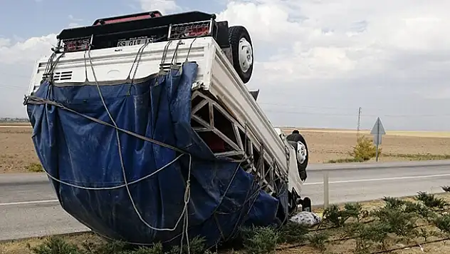 Konya'da kamyonet takla attı: 3 yaralı