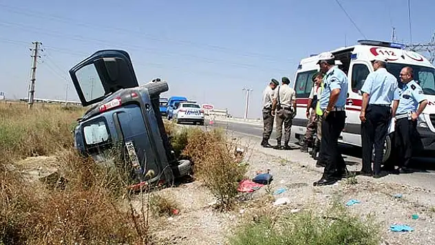 Konya'da kamyonet yoldan çıktı: 1'i ağır, 5 yaralı