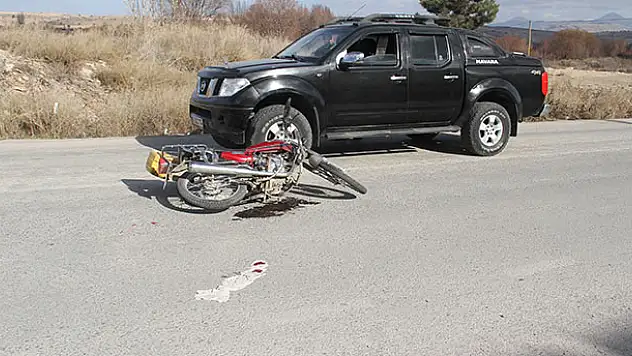 Konya'da kamyonetin çarptığı motosikletli yaralandı