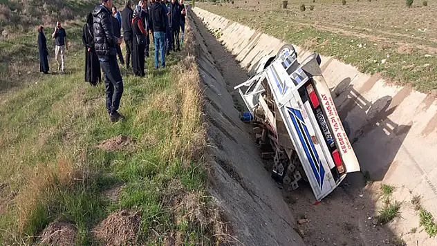 Konya'da kamyonetin kanala düşmesi sonucu bir kişi yaralandı
