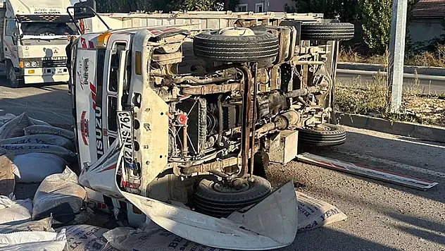 Konya'da kamyonetle hafif ticari araç çarpıştı: 3 yaralı