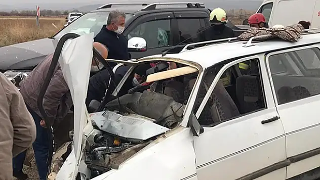 Konya'da kamyonetle otomobil çarpıştı: 1 ölü, 2 yaralı