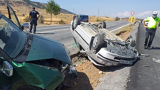 Konya'da kamyonetle otomobil çarpıştı: 3 yaralı