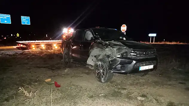 Konya'da kamyonetle otomobil çarpıştı: 8 yaralı
