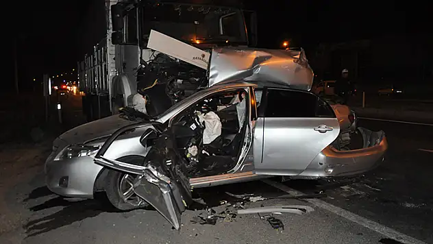 Konya'da kamyonla çarpışan otomobilin sürücüsü öldü
