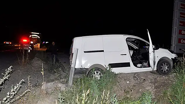 Konya'da kamyonla hafif ticari araç çarpıştı: 1 yaralı