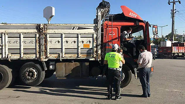 Konya'da kamyonla motosiklet çarpıştı: 1 ölü