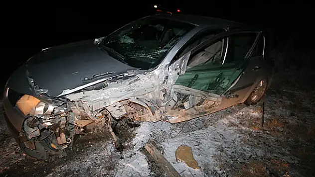 Konya'da kamyonla otomobil çarpıştı