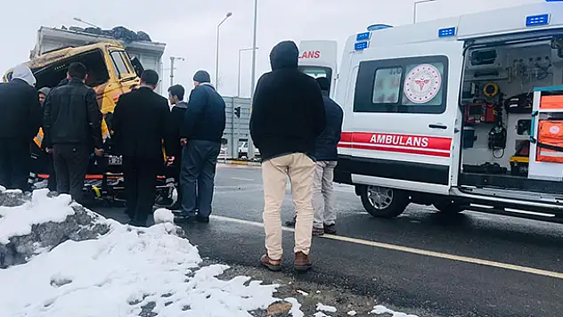 Konya'da kamyonla tır çarpıştı: 1 yaralı