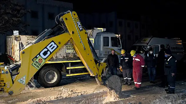 Konya'da kanalizasyon hattına giren yavru köpeğe kurtarma operasyonu
