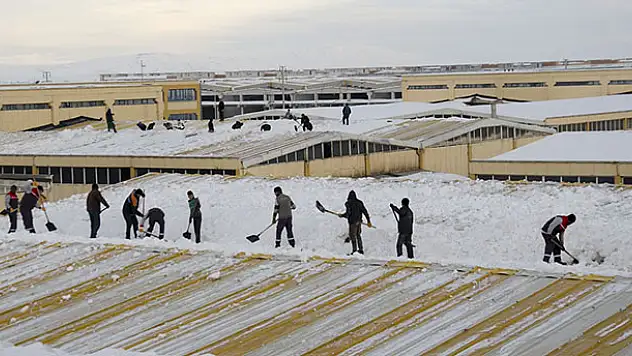 Konya'da kar nedeniyle 34 fabrikanın çatısı çöktü