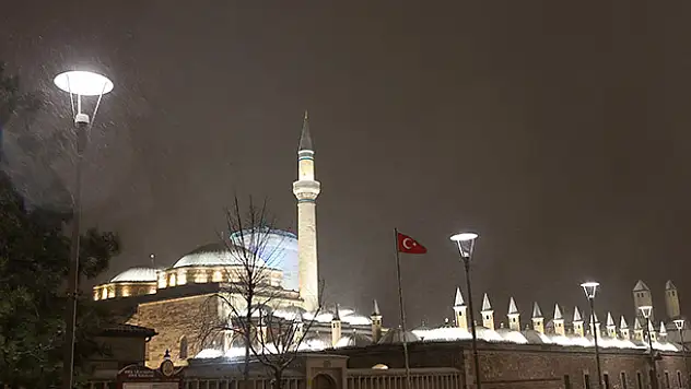 Konya'da kar ve tipi etkili oluyor