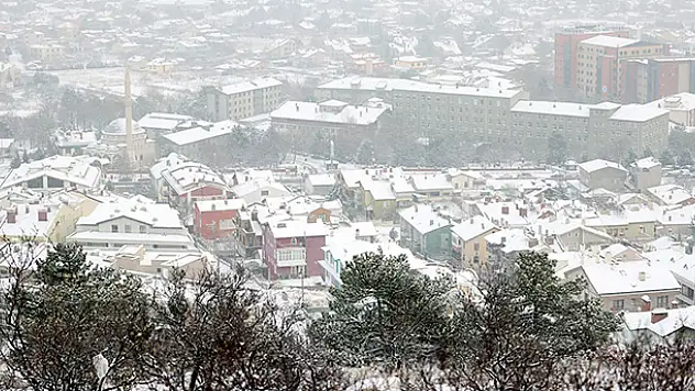 Konya'da kar ve tipi etkili oluyor