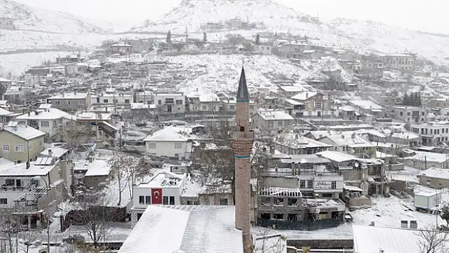 Konya'da kar yağışı etkili oldu! Tarihi ve turistik yerler beyaza büründü