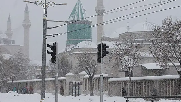 Konya'da kar yeniden etkisini artırdı